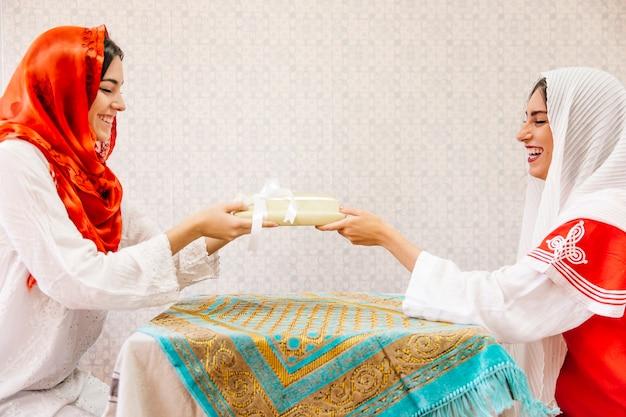 5 Alasan Hampers Perhiasan Berlian Cocok untuk Orang Tersayang 5 Alasan Hampers Perhiasan Berlian Cocok untuk Orang Tersayang