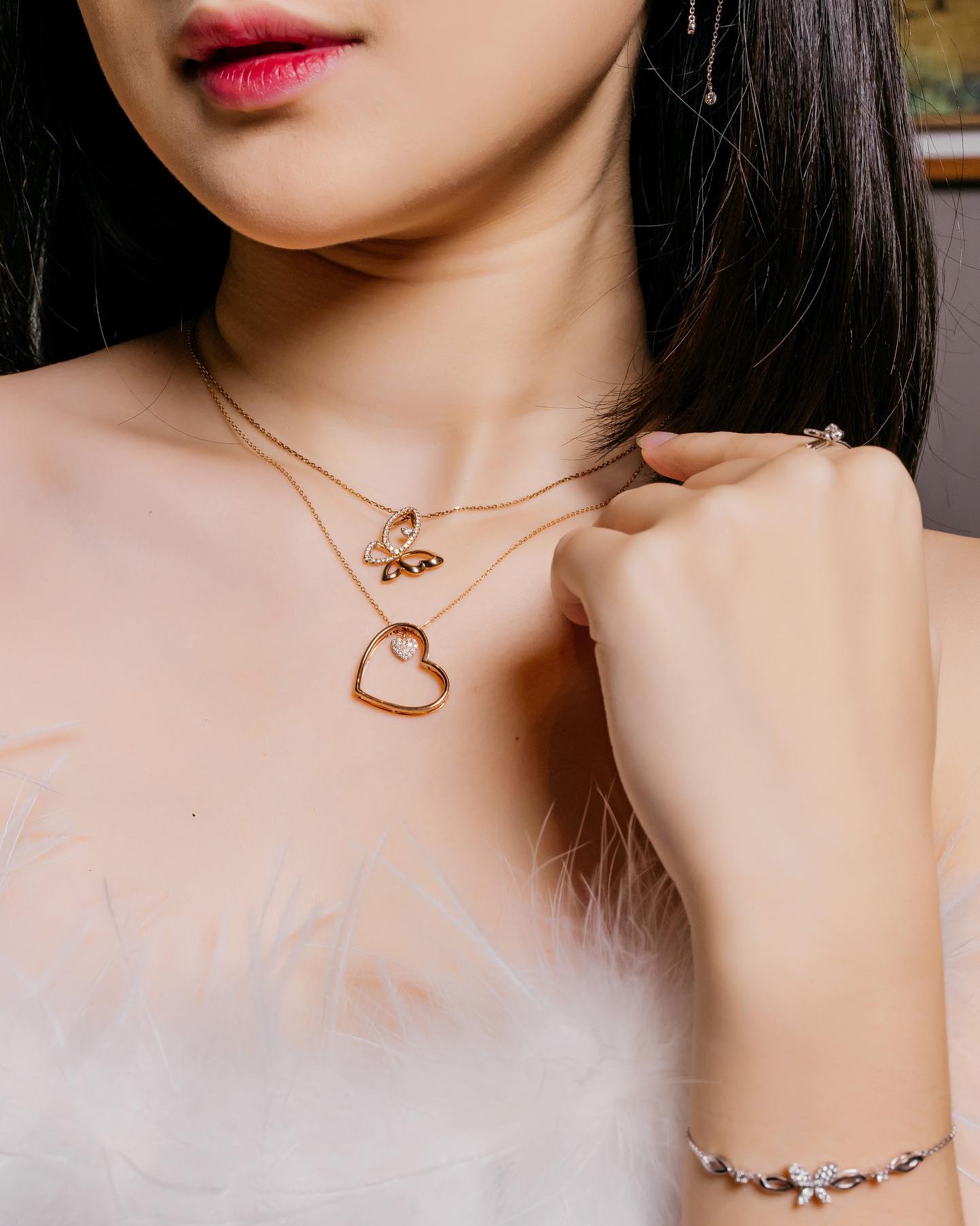 Kalung emas putih model terbaru Kalung emas putih model terbaru
