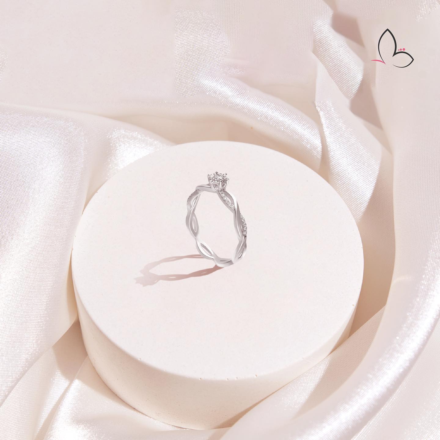 Model cincin berlian terbaru Model cincin berlian terbaru