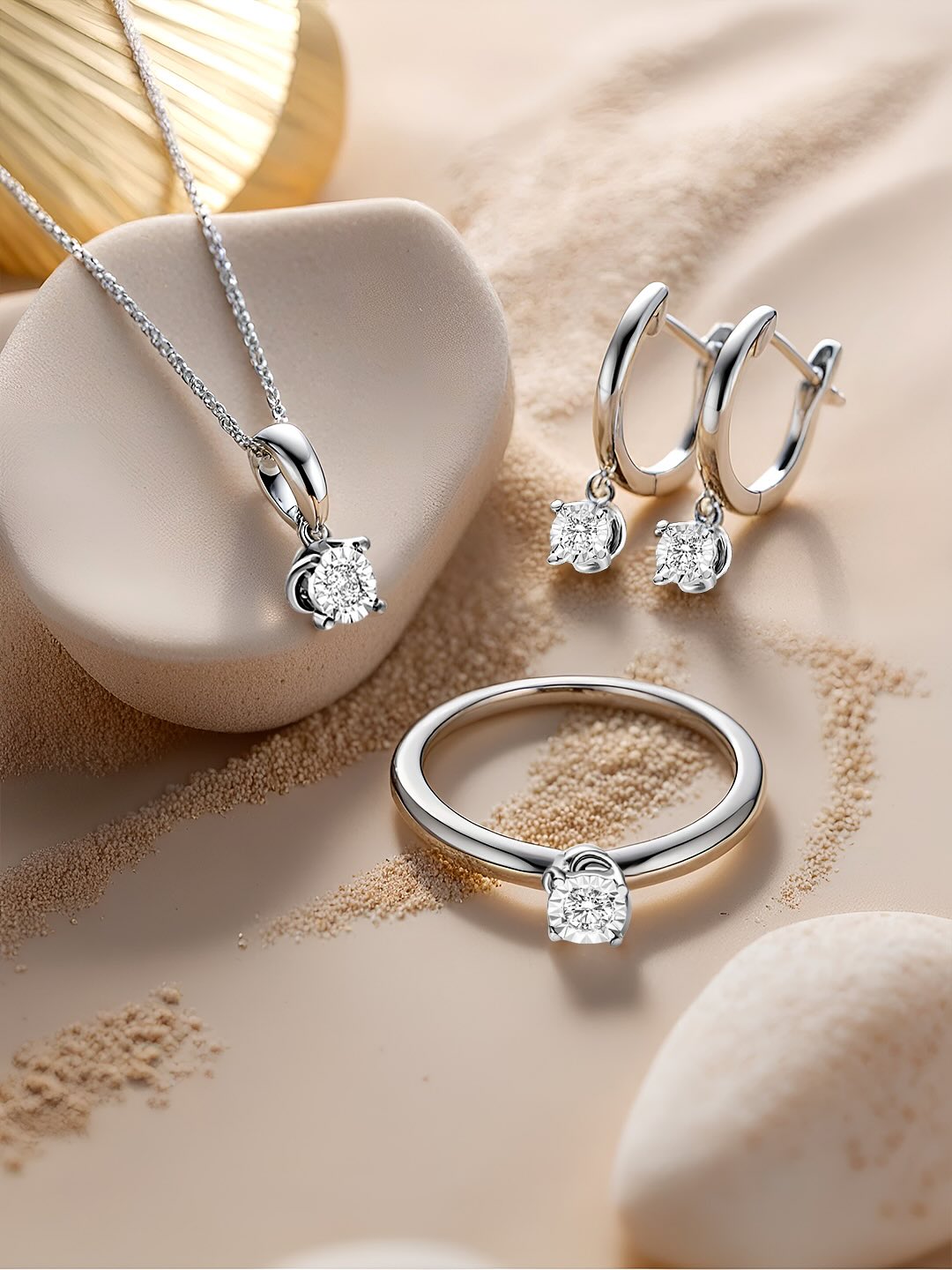  rekomendasi anting berlian wanita