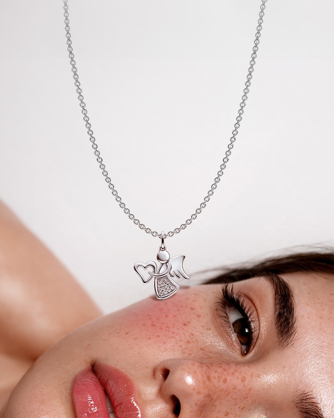 hadiah perhiasan kalung